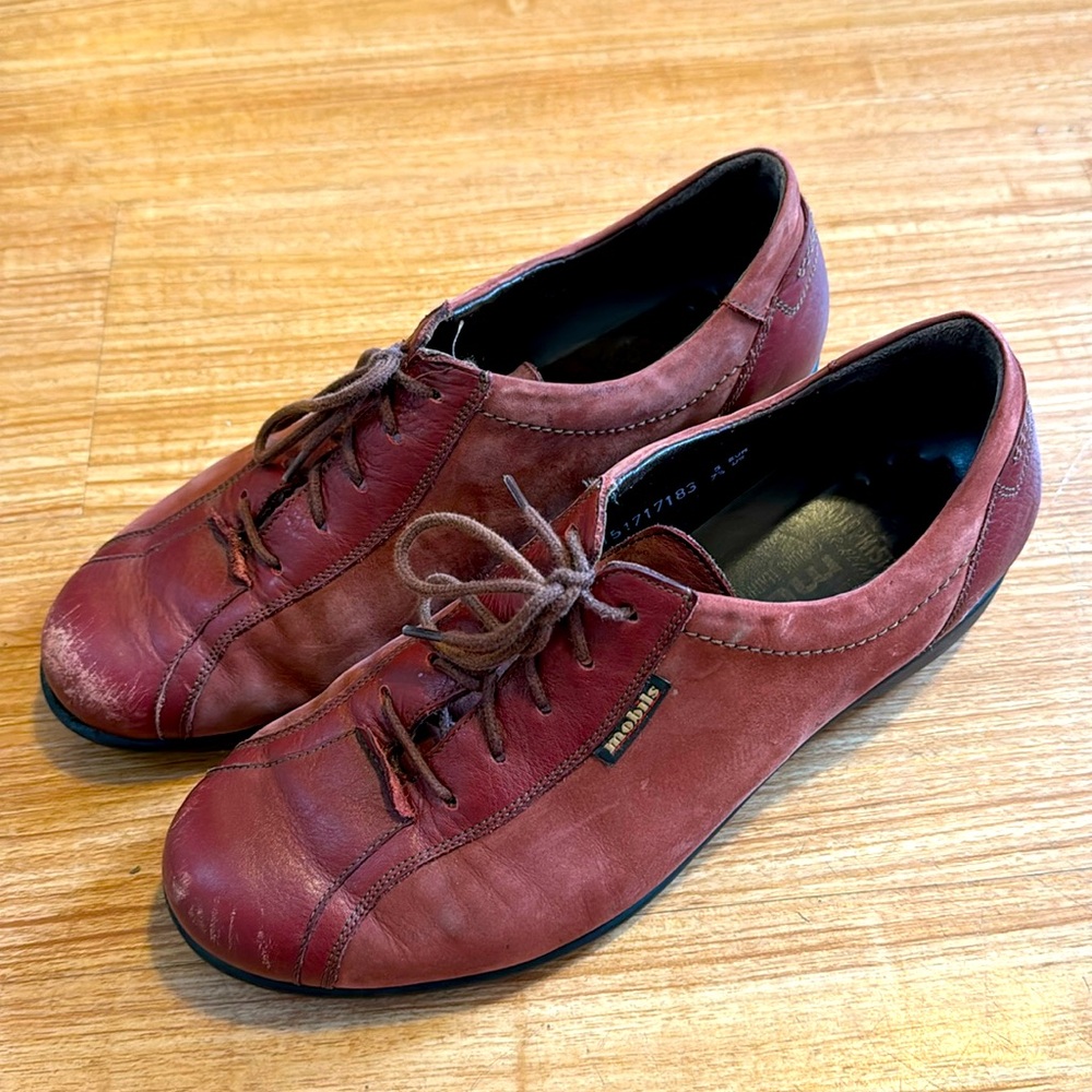 Mephisto Mobils red shoes